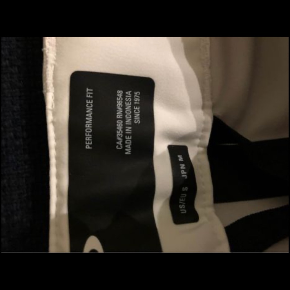 Oakley performance shell-BNWT - Picture 3 of 4